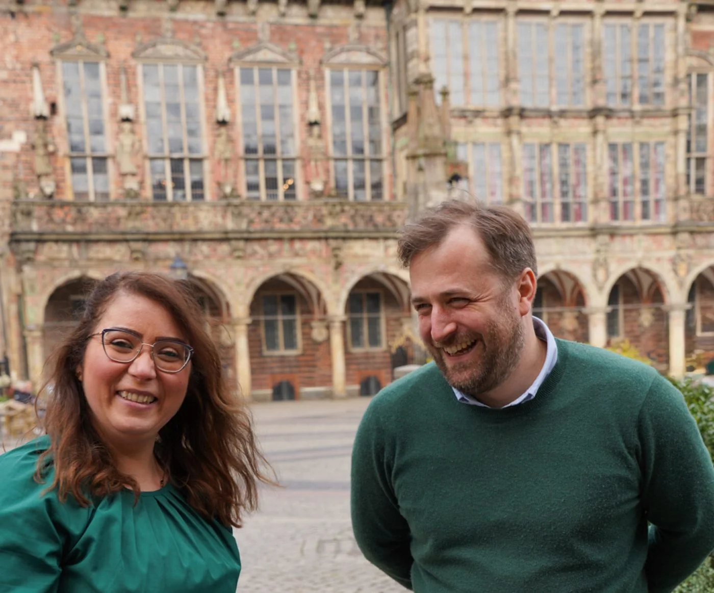 Manuela und Christian lachen gemeinsam in Bremen